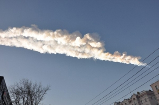 Chelyabinsk meteor smoke trail